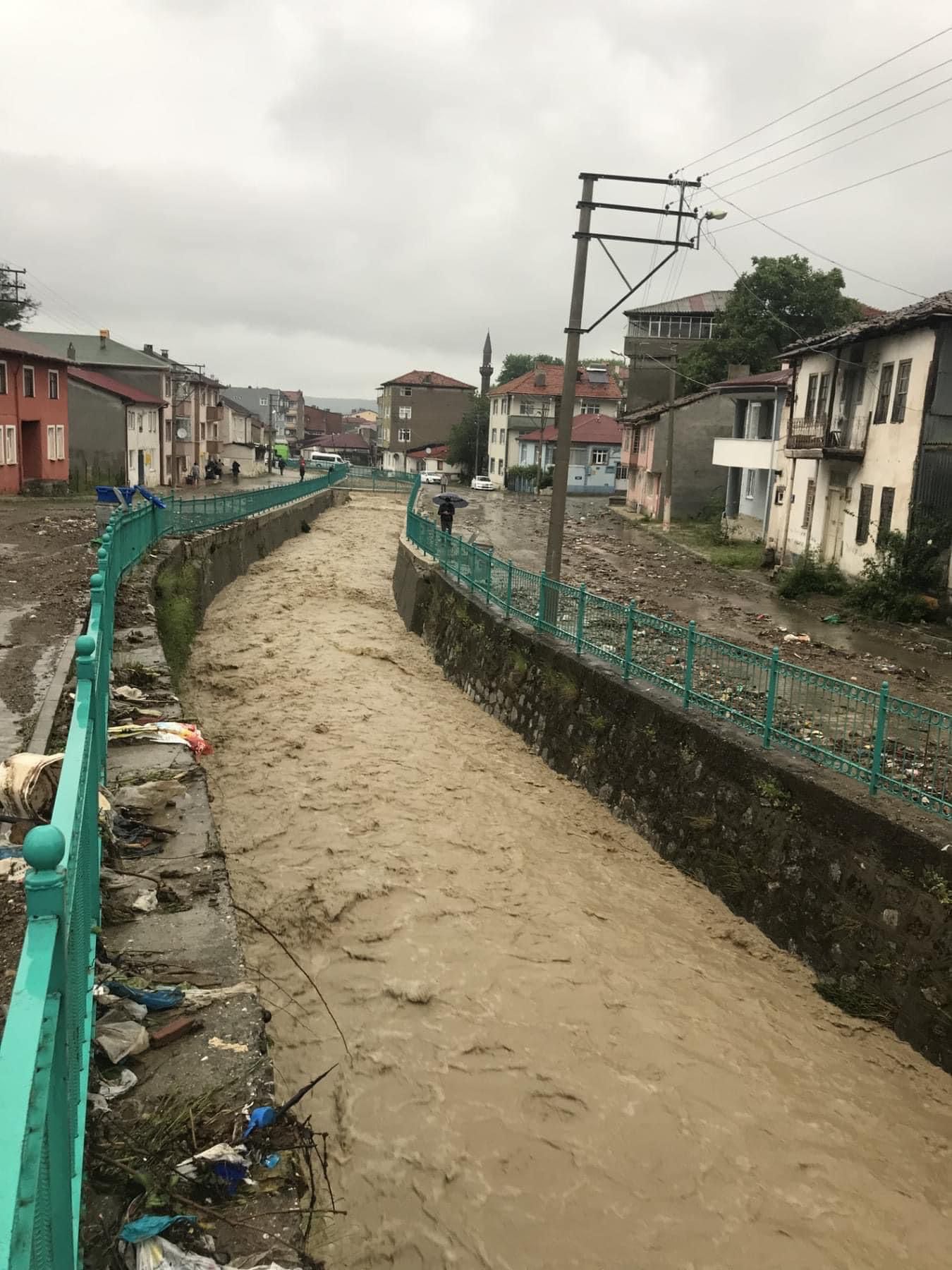 Güzel memleketimiz Samsun merkez ve ilçelerinde şiddetli yağan sağanak yağmur sonucu meydana gelen sel ve su baskınlarında can ve mal kaybına neden olmuştur